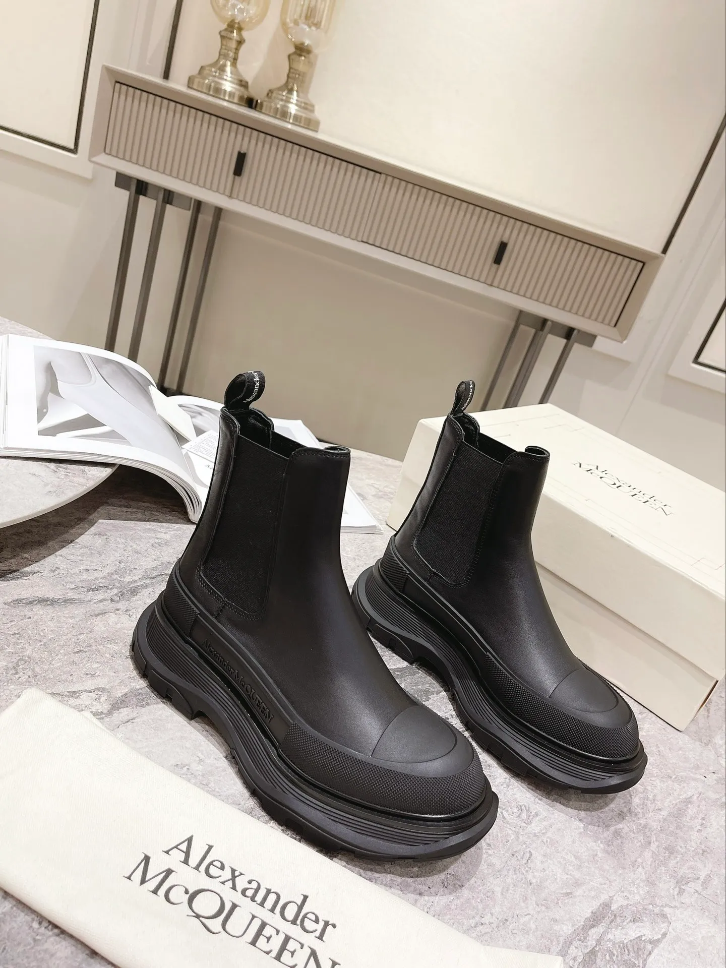 👟👟Ex-factory price 560💰💰The popular ALEXANDER MCQUEEN Alexander McQueen Chelsea boots Original T👟👟Ex-factory price blue black